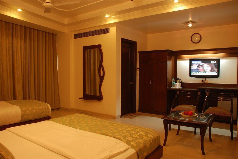 Hotel Shipra International Neu-Delhi Zimmer foto